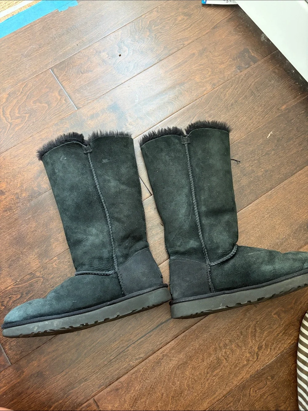 UGGS ! Size 8 Women’s Black Button-Detail Winter Boots *1 button missing